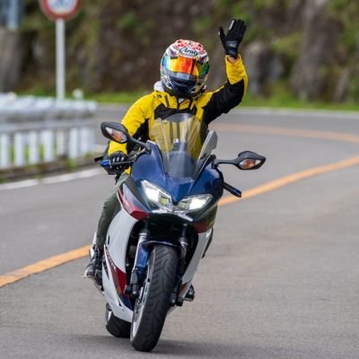 外に出ないとやってられないカキマグロ🐟
20/3/11🏍️免許→レンタル後予定外にCBR250RR購入→不動車→21/5/18大型🏍️免許→再びレンタルして吟味、ついに22/10/22VFR800F納車！頻度は気まぐれ