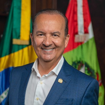 - Governador de SC
- Eleito o melhor senador do Brasil
- Ex-líder do Governo Bolsonaro no Senado e no Congresso Nacional