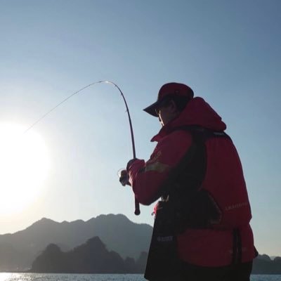 磯釣り🎣(お休み中) 、バイク🏍が趣味のおじさんです。あとウイスキー🥃も少々😋… 息子のアーチェリー🏹もかな… 無言フォローお許しください😅