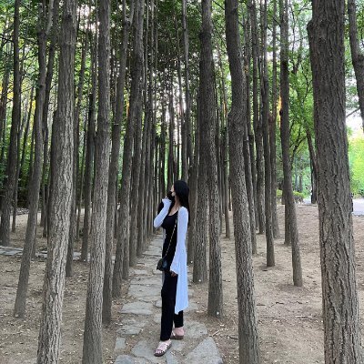 From Hong Kong, now living in Los Angeles, engaged in clothing trade, hobbies yoga, travel, golf, food, shopping, beach, investment
