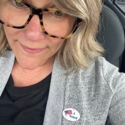 girl mom, wife, producer of good and bad, lover of snark, tv, Reds Baseball, Jack White, IPAs, bourbon and cats (bengals, bear & wild), voter since 1984 💙