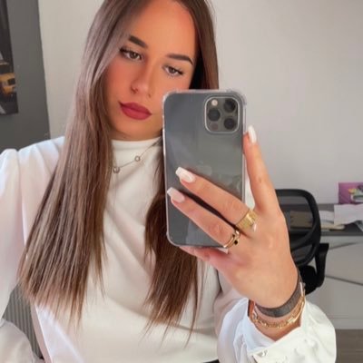 Nina04101's profile picture. 