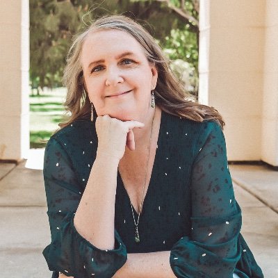 Teacher, writer, language lover. Repped by @jilliganjonze
https://t.co/9rUMI4YzrT she/her
2023 Bread Loaf Nonfiction Returning Contributor Award