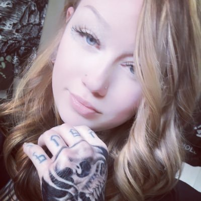 sweetxsorrows's profile picture. So get over here, pour me a cold one.🍻24. Girl Mom ⋆⑅˚₊ ♐︎ 𝒞𝒶𝓁𝒾𝒻𝑜𝓇𝓃𝒾𝒶 ♡ IG: sourxsugar