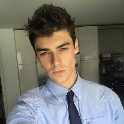 I'm the serious one. You can tell because I wear a necktie. | Admin is 21 | #moonlitstreams | Other accounts: Roman: @CreativelyRoyal Patton: @PattsolutelyGay