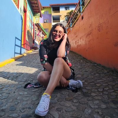 Comunicadora social y periodista.🎙❤
Fotógrafa aficionada.📸🌆
Loca por las flores. 🌻💞
El amor mueve el mundo.🥰😍