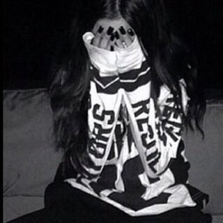 NajlaaaQ0's profile picture. لم نكن سيئين ولكن ساءتّ بنا الأيام