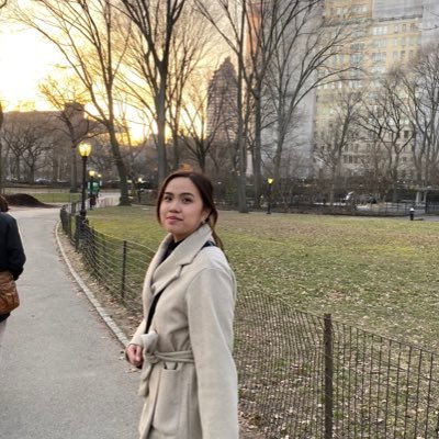frauleinregina's profile picture. here and there | disney and croissants 🥐