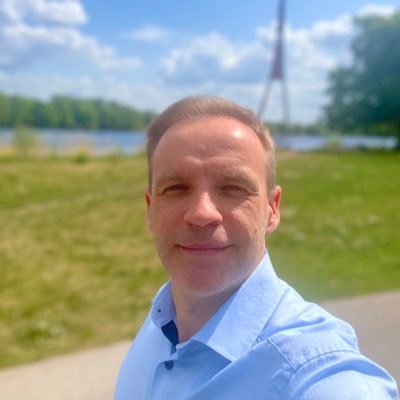 Esispesis's profile picture. Dzīvot pa īstam