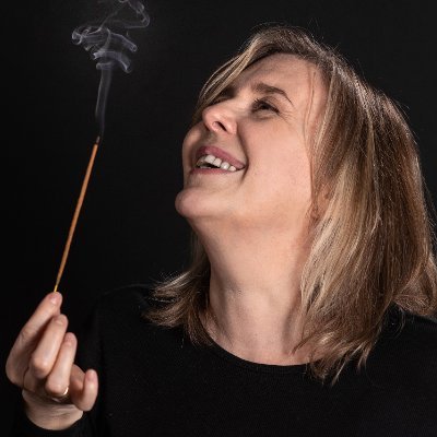 #Escritora
Me perdí Woodstock y a Callas.
Adicta al #Desarrollopersonal y al Boom latinoamericano.
Si lees en trance te sigo.
En mi web hay un regalo para ti.