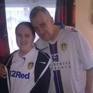 40 year old Leeds mad 💙💛🤍 dad to 2 daughters took a break of here for a bit sort me head out love footy and boxing and I'm a kitchen assistant by trade