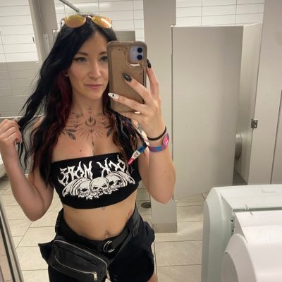 Mom of 'Headbangers du Quebec' & Real metalhead ! Montreal 🇨🇦✌️