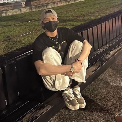 현생에 치여 덕질을 못 합니다..