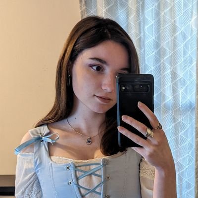 Annelisee4's profile picture. Life is full of simple mysteries I can't understand.