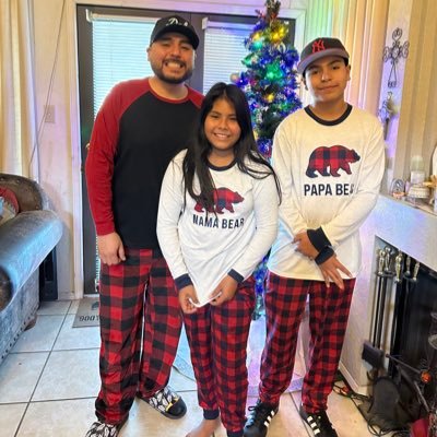 Father to the greatest kids in the world Xavier and Aylah! Huge MMA fan, Tennessee Titans, Chicago Bulls, Pittsburg Penguins, and Notre Dame football fan.