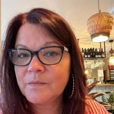 HelenPage351919's profile picture. 