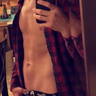 24 y/o All-American fit guy. All “Media” is me. I do it all: Solo, Kink Friendly requests, and much more! Check my linktree.😈