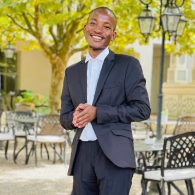 https://t.co/VTBwJHyB2k Ubuhle bendoda efundile - Master of Journalism Candidate🎓 . I celebrate my life everyday🎈