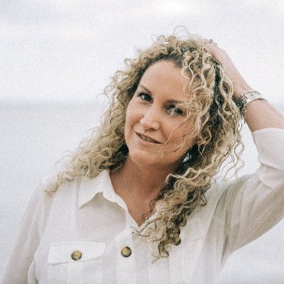 ElaineLennonMu1's profile picture. 🏴󠁧󠁢󠁳󠁣󠁴󠁿 Family girl, Award-Winning Singer-Songwriter, Creator of The Homebird Sessions, TEDx Speaker, Educator & Lover of my @canonuk 📸