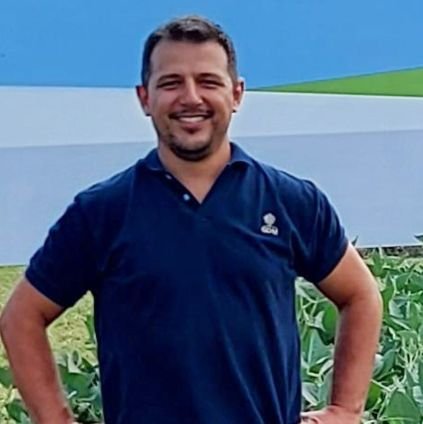 Ing Agr en manos del mejor alfarero 🙂
... llorando y expresando una leve sonrisa, le dijo: Ya vez Madre, como Yo hago nuevas todas las cosas...