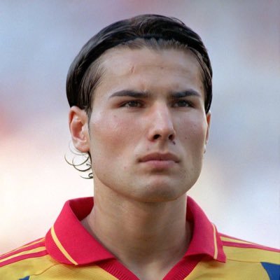 Real Madrid, Steaua, Romania above all ⚽️ ⚽️. 🐐 Hagi, Zidane, and Cristiano propaganda enthusiast.