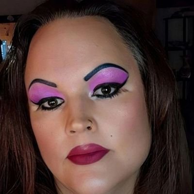 curveofgravity's profile picture. being here, never here, coming here, departing here, sitting here & staying here🤷‍♀️