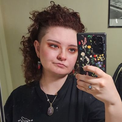 27. Anthropologist. NY, but not NYC. Love video games, but I'm bad at em. I 💜 cats & bats.