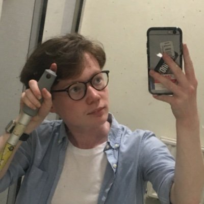 He/him, Codpiece Daughter. Studying EM drama @ KCL & Cam, writing about gay clowns. Performance technician & thing-builder 🏴⚧️🏳️🌈