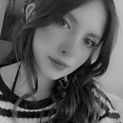 I’m just a girl 🌸 who like to complain once in a while bout things i can’t change 🙂↕️🙂↔️ 🖤metalhead, blink, livie, basically a fan of good music 🎶