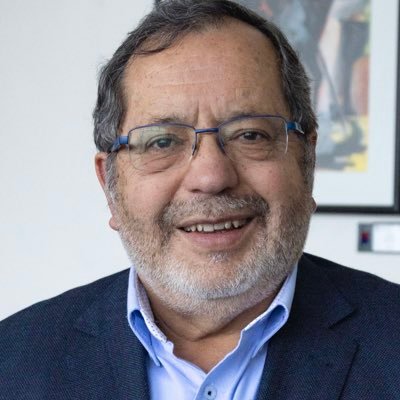 Profesor universitario, abogado y ex legislador socialista..