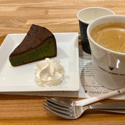 コーヒーと甘いものが大好きです😊季節限定スイーツも気になったらすぐ食べに行くくらい好きです🙌あとお得情報とか魅力的な情報を集めて取り込んでいくのが趣味です。相互フォロー100%です！