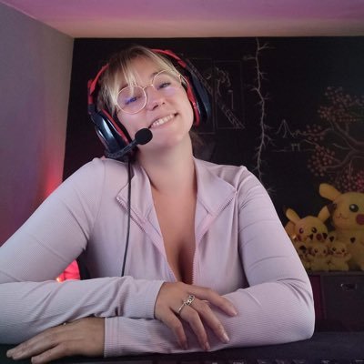 Streameuse | 24 yo | Affilié Twitch avec 12K | On m'appelle la Blonde je sais pas pourquoi 🤫🤔🤣 Contact pro : marketing.follix@gmail.com