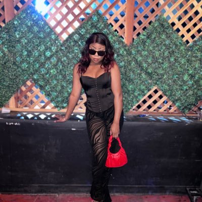 __jianaaa's profile picture. *rolls my big, beautiful, brown eyes* @__jianaaa Business: jianamccloud@gmail.com