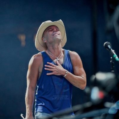 This is the commentary twitter account @kennychesney. Correspondence from any other accounts should be ignored and blocked.