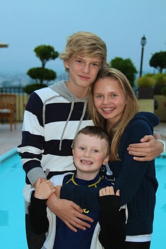 This is the official twitter for the #Simpson Family! @CodySimpson @AlliSimpson and @TomSimpson .
Will support the Simpsons for life! Love them alll!