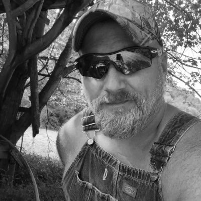 Hillbilly born & bred in the heart of Appalachia.  How u live ur life is between you & god.  Ain’t into fake money, lookin for hookups, smut,  or garbage.