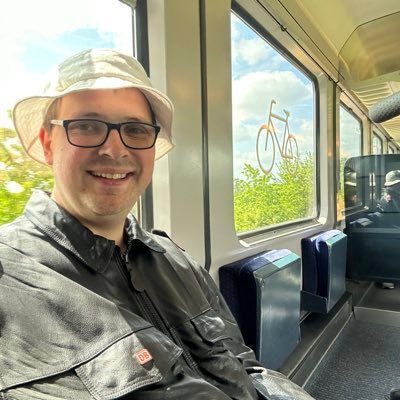 Lokführer und Podcaster. Meine Podcasts @podcastlabel https://t.co/eSmnAZ7OSf Meine Bücher und Bilder https://t.co/oq8HnAJeEF | ❤️ @dieboerner @gregor@bahn.social