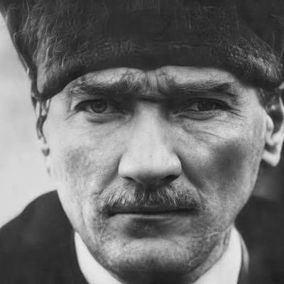 Türk'üm deyip Atatürk diyemeyen şuursuzlar uzak dursun.Türkçülük,Atatürk,Vatan Sevdamızdır.🇹🇷