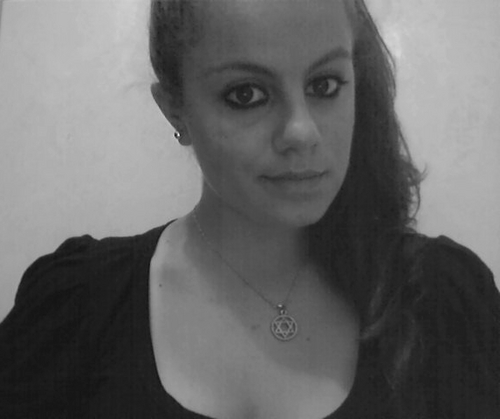 #Eu soh perfeita mais tenho inumeros #Defeitos
Eu falo alto, do grito, e Gargalhada, #Mais me fasso de Tímida.
Quer saber mais de #siga