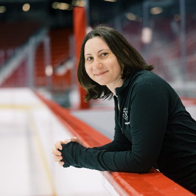 ⛸Figure/speed skater. 📖Author. 💻Journalist/Blogger. @lululemon sweat collective 💃🏻Owner @lpsk8shop.