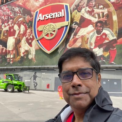 A small-towner turned Mumbaikar. Love Football, Films and Fish in that order. Breaking bad and Arsenal super fan. India first.