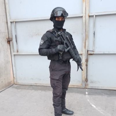 28 años policía curioso amante de los chacales tatuados