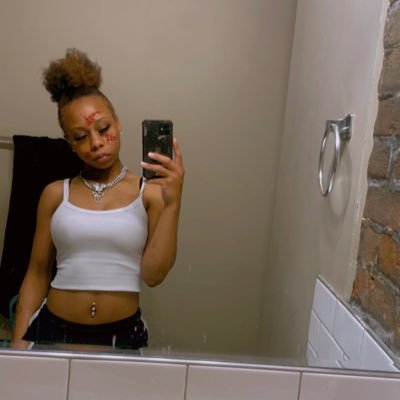 EssenceBabyyy's profile picture. 𝐵𝐼𝒢 𝐸 𝕿𝖍𝖊 𝖇𝖎𝖌𝖌𝖊𝖘𝖙 𝖇𝖚𝖑𝖑𝖞