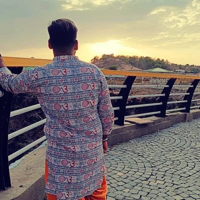 🙏शिव_शंभु_भक्त📿
🙏🔱 हर हर महादेव 🔱🙏
Leh'd & Spitified
👉 Instagram: @scorpionrdruler
👉Music lover🎶
👉Phøťöhøłïç📷
👉Love to travel🚘
👉 Cooking