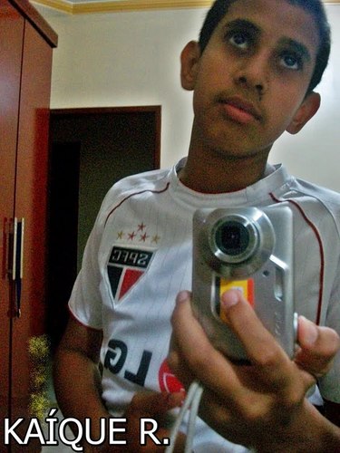 : '' O vaqueiro é desse jeito tem a munheca pesada, corre boi no meu 
nordeste e adora vaquejada! Por que sem festa de gado vaqueiro não vale 
nada...''