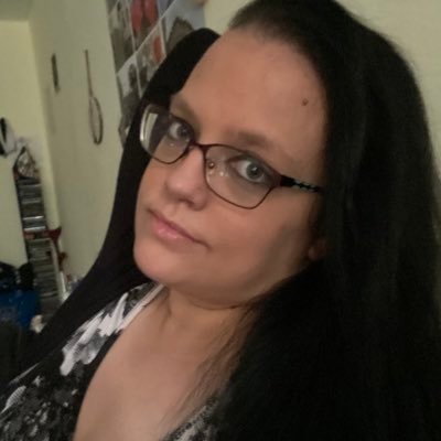 LyricNicole89's profile picture. Hobby Writer✍️⌨️   Leseratte📖 Musikfreak🎶🎼🎤Seriennerd📺 Animallover🐾 Lache gerne&mag Menschen mit Humor