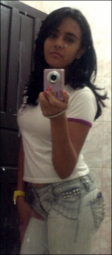 RafaelaOlivei98's profile picture. ~ αquelα que gritα bem αlto
qee sente sαudαdes 
α qee depois de depois de umα qedα se
L E V A N T A*¬¬¬ 
α qee αprende errαndo !