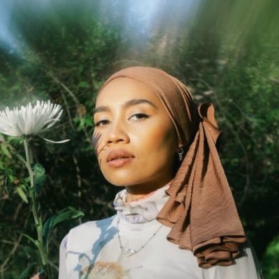 just a fan account. I’ll update everything mainly about @yunamusic, but other artists too! 😘 Listen to Yuna @ Apple Music 🎧 Link below!