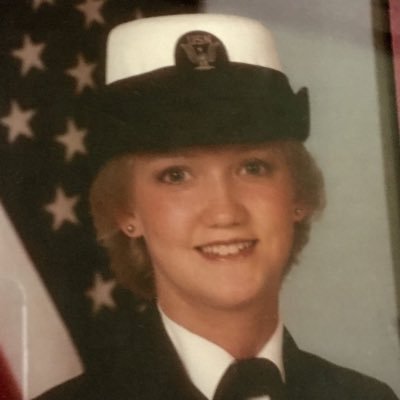 Proud US Navy ⚓️🗽Veteran. LPN ret. A lover, quilter, avid reader, X-Box. Poulterer of a brood of 13 Peeps, Maggie May, Ginger & Lily. (NO DM’s) #RESIST💙🌊🇺🇸