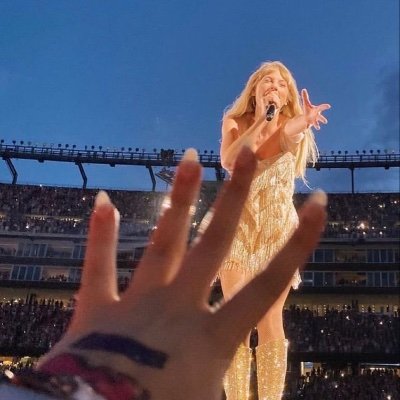 helping real fans get real tickets! @our.songswift on instagram!